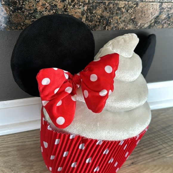 Minnie Mouse cupcake plushie pillow - Picture 6 of 9